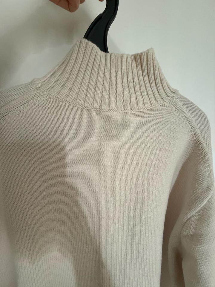 Uniqlo джмепер с высоким воротником