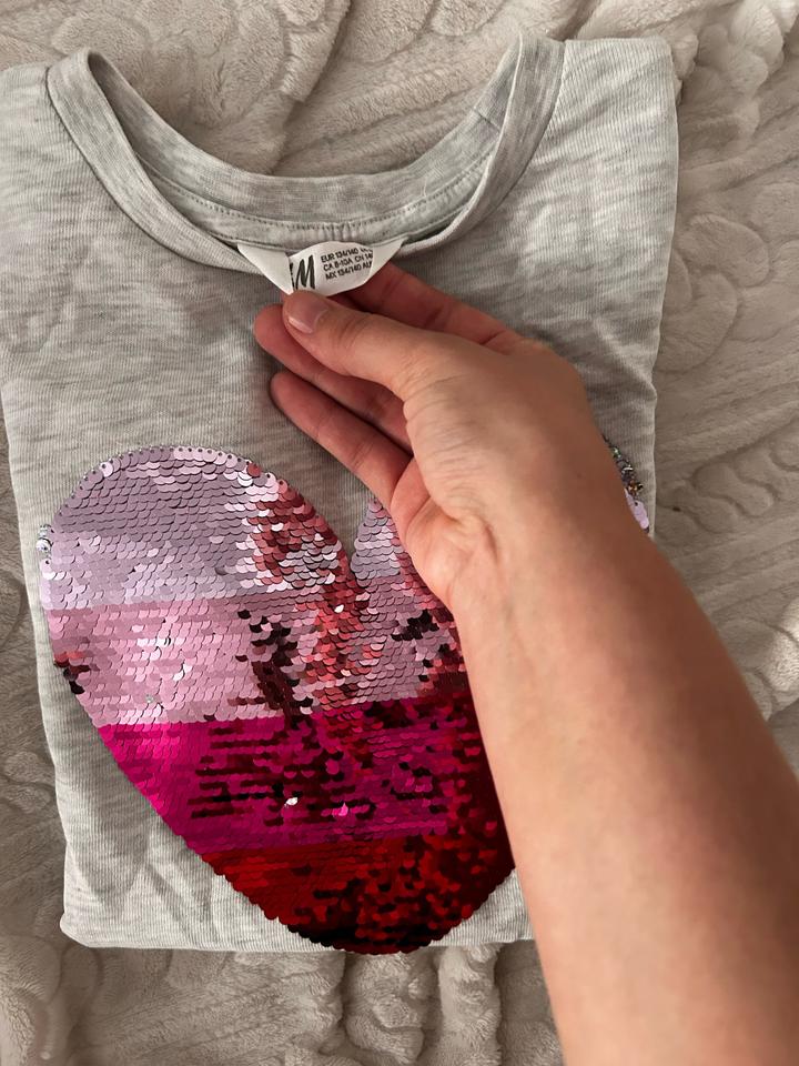 H&M толстовка с пайетками-сердцем