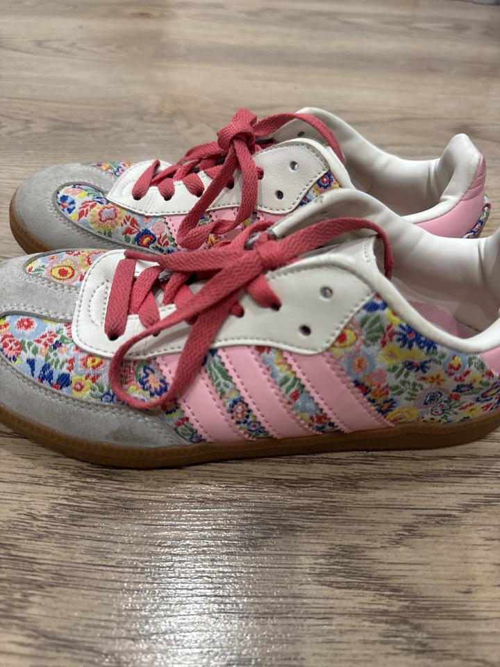 Кроссовки adidas