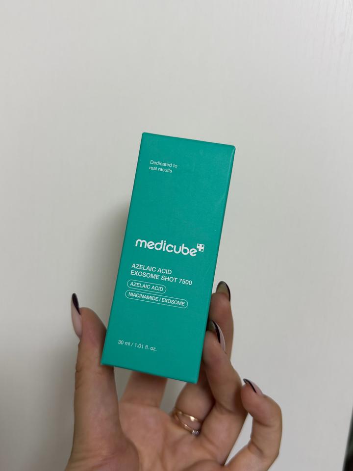 medicube azelaic acid exosome shot 7500
