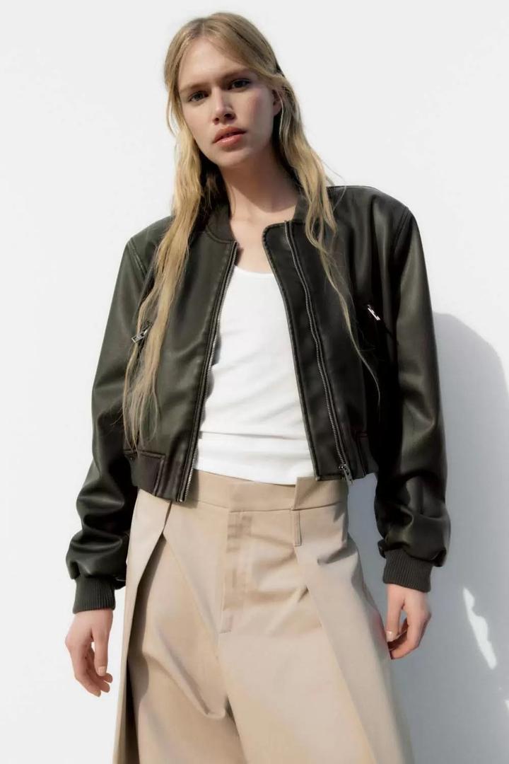 Куртка-бомбер из экокожи Zara