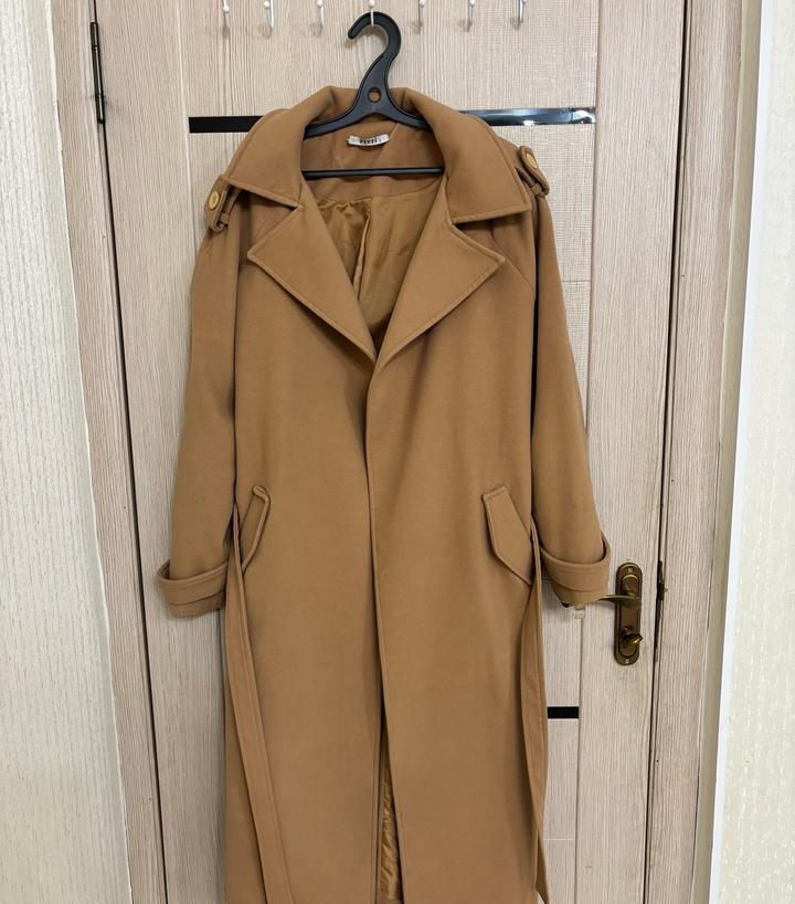 Осенне пальто цвета camel