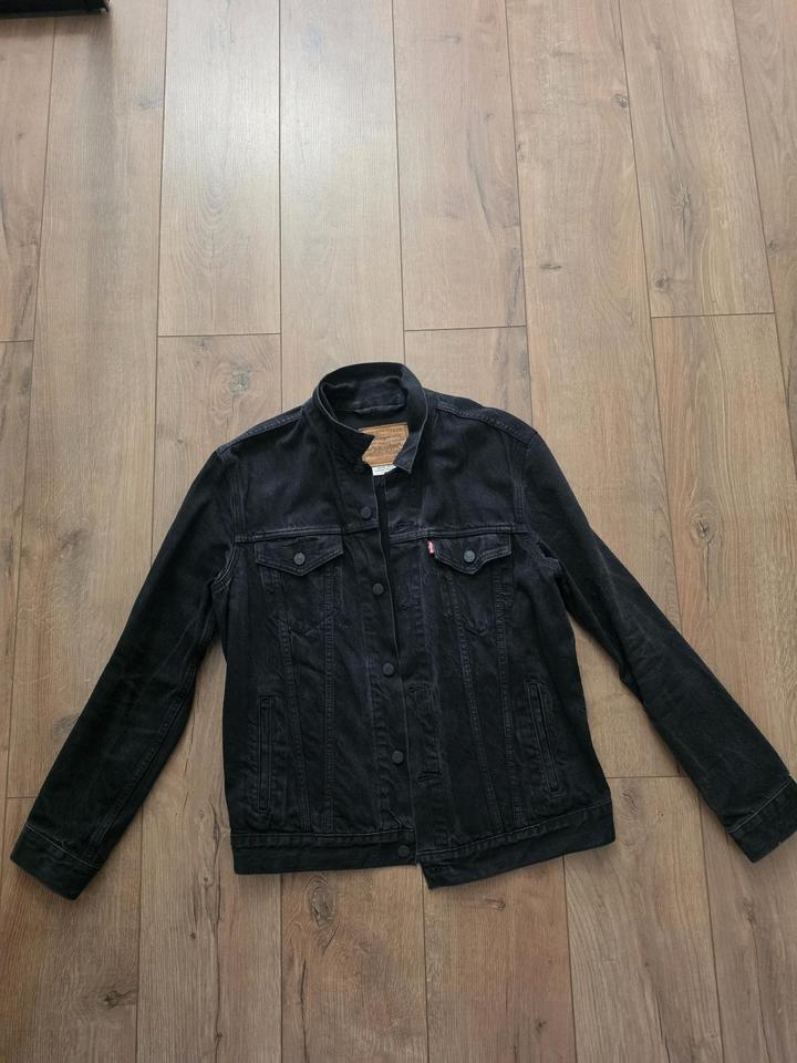 Levi's
