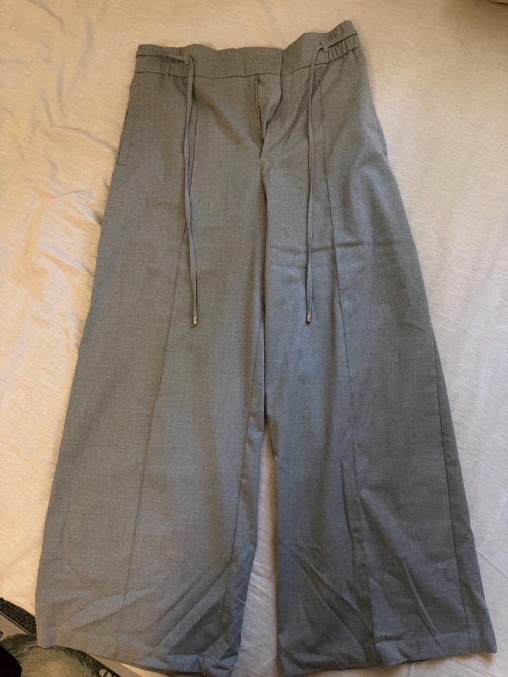 Серые брюки ZARA