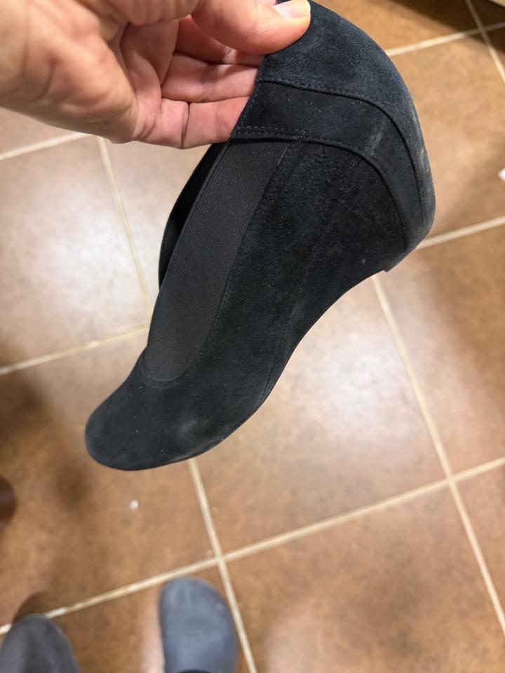 Замшевые ботинки на танкетке Clarks