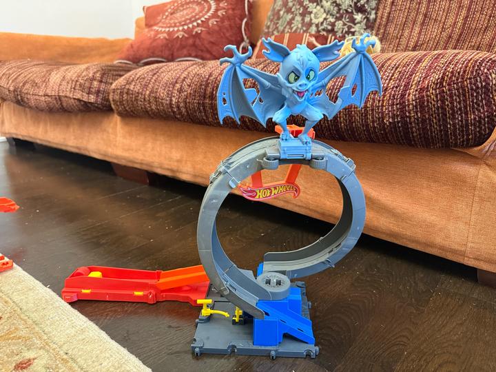 Игровой набор Hot Wheels Атака летучей мыши