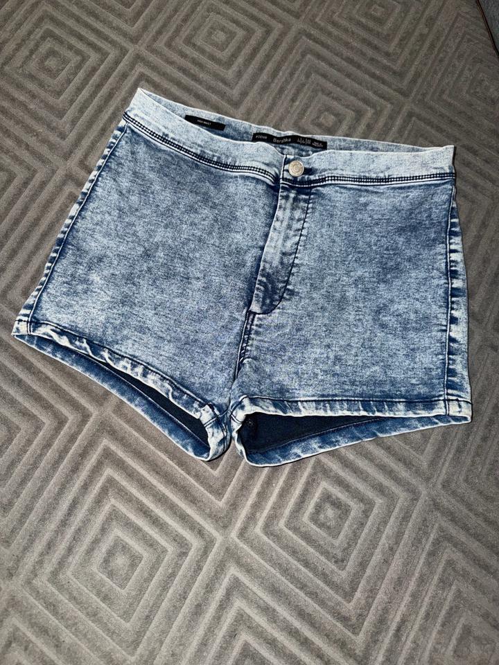Bershka Шорты L