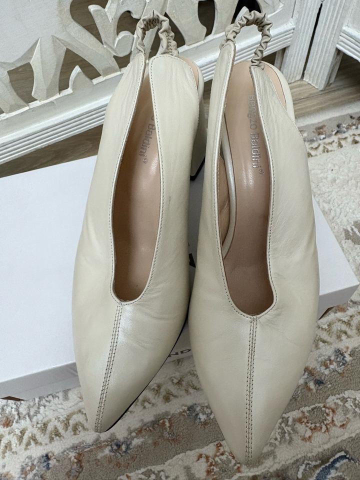 & Other stories Молочно-кремовые туфли стиль Slingback Bengzo Baldini на устойчивом каблуке