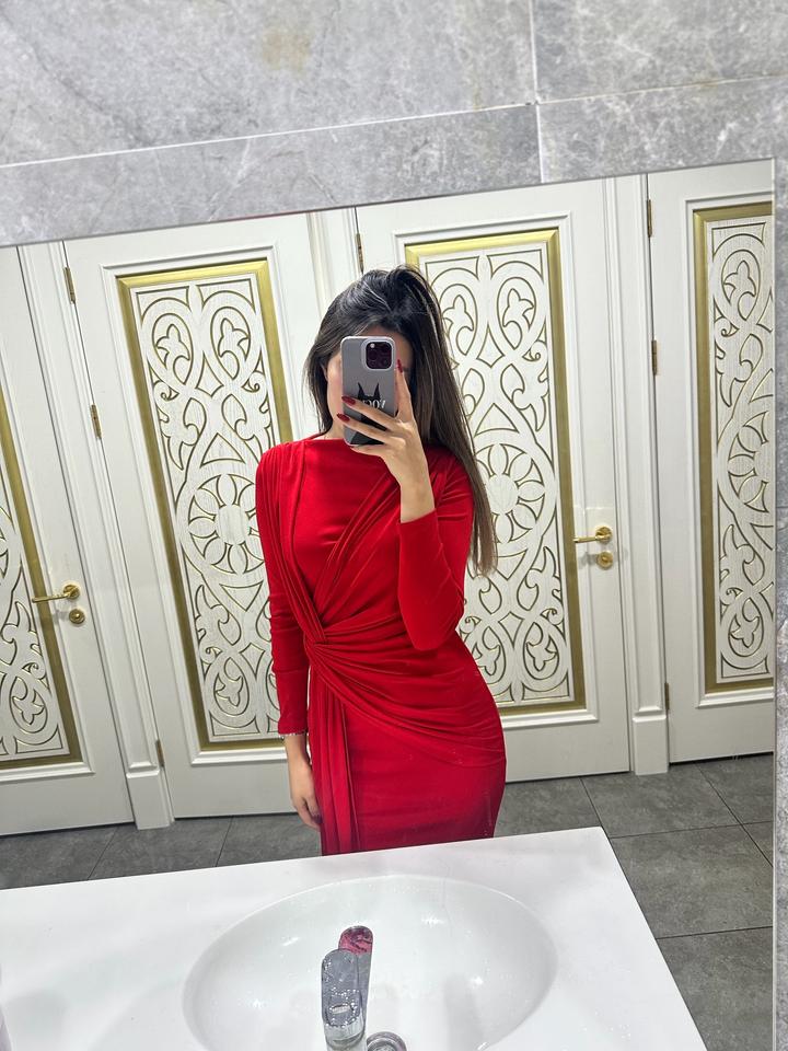 12 STOREEZ Красное платье с драпировкой