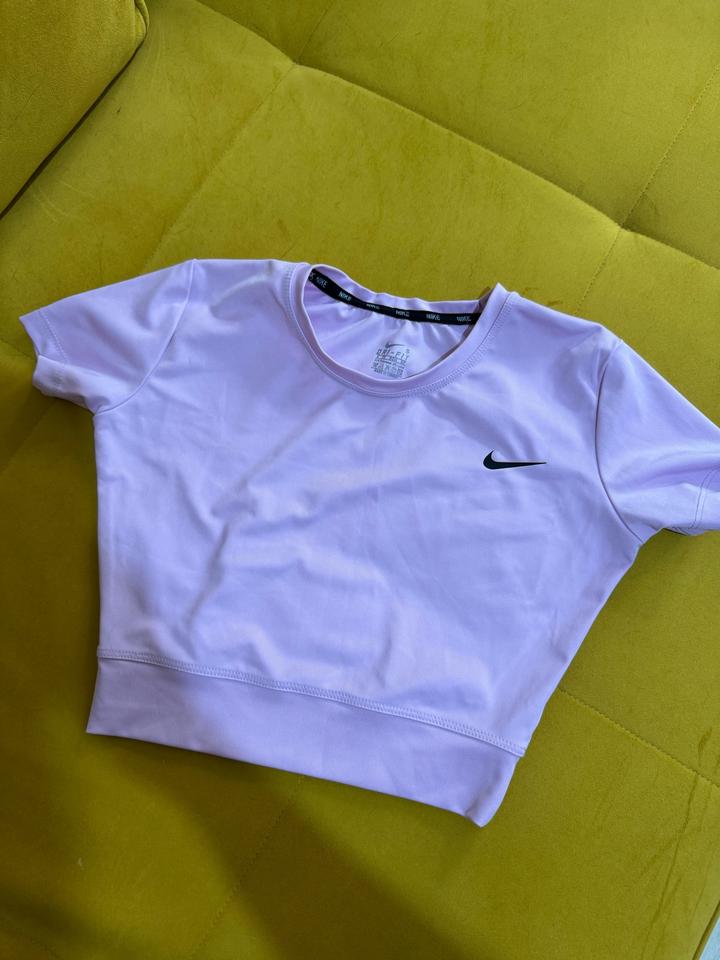 Спортивная футболка Nike