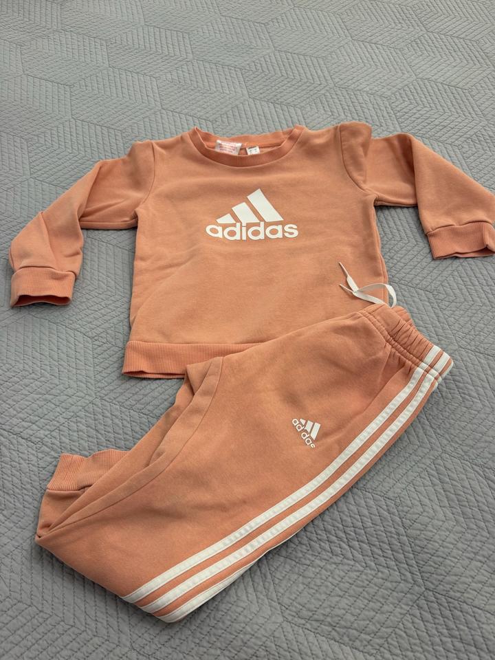 Спортивный костюм adidas