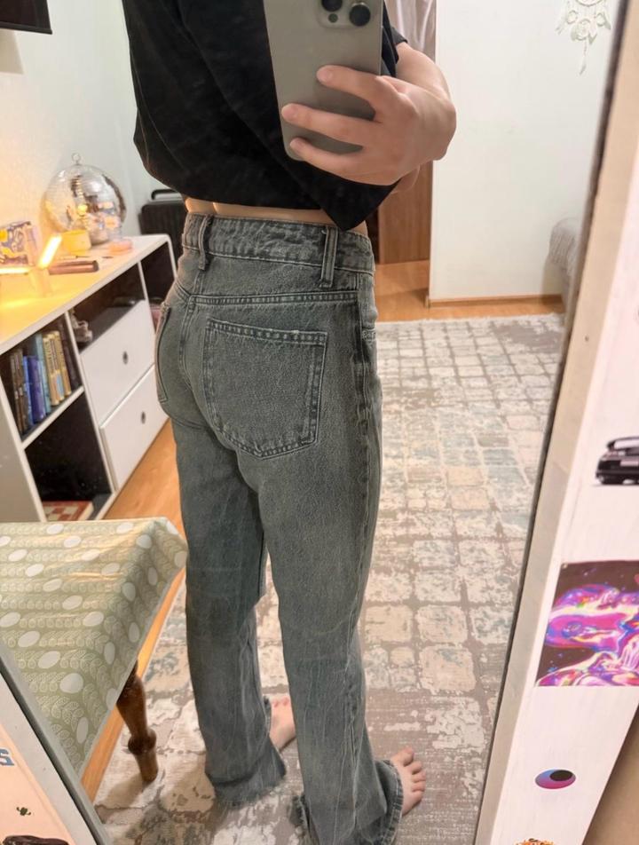Джинсы ZARA с разрезами внизу