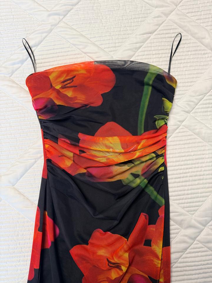 Платье Zara миди с цветочным принтом