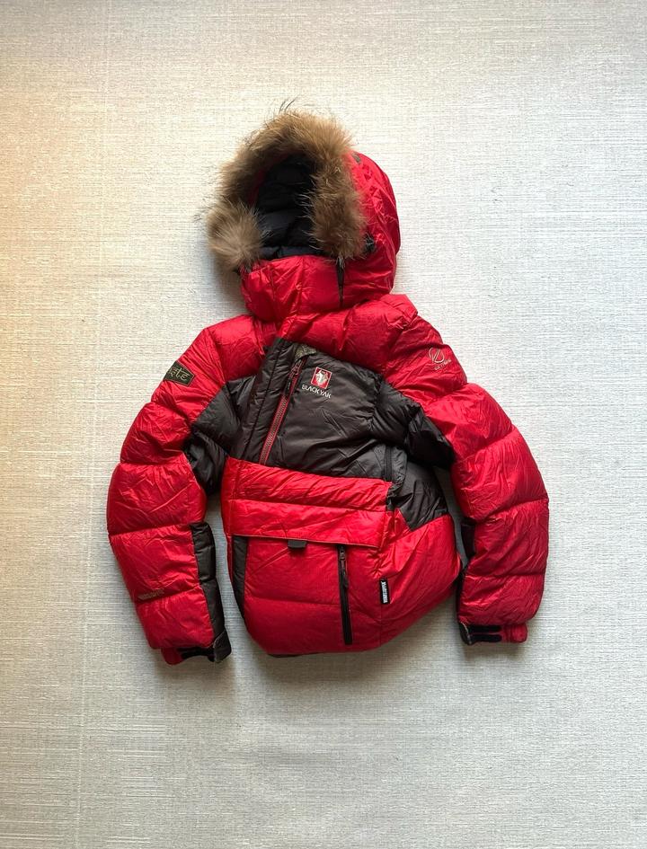 Black Yak ”Namaste” puffer jacket