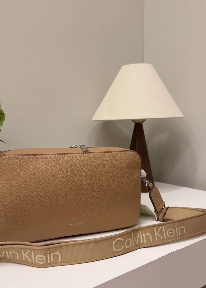 Сумка кроссбоди Calvin Klein