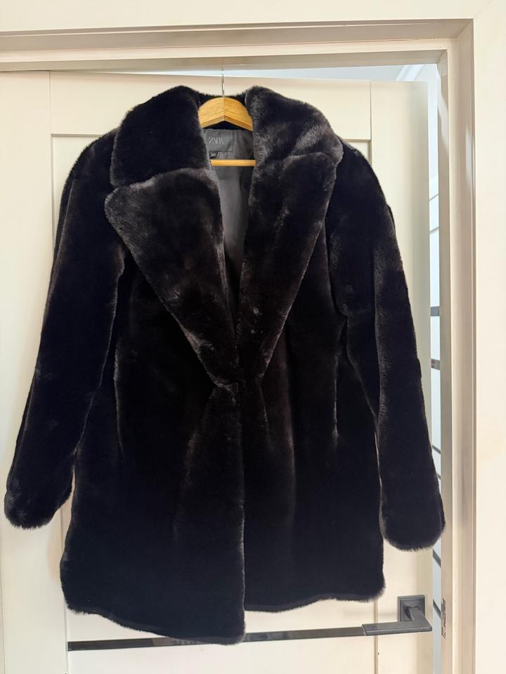 Шуба Zara из искусственного меха