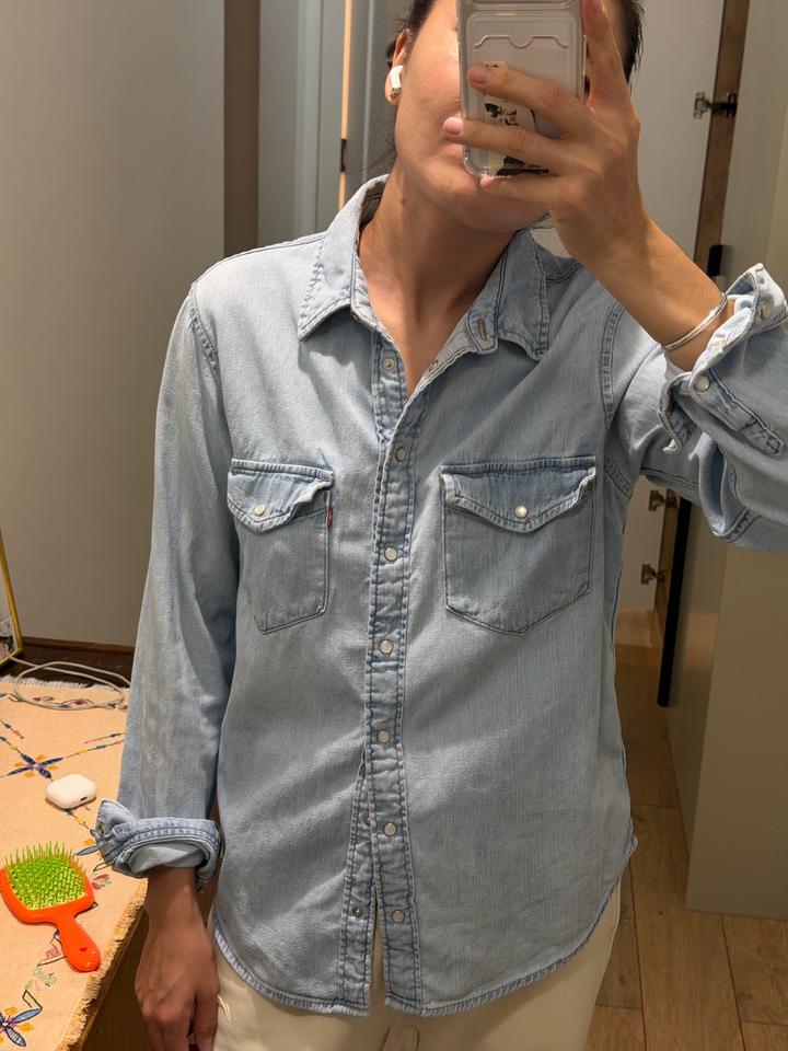 Levi's