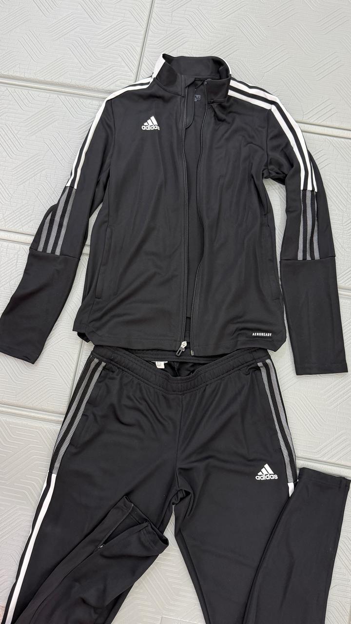 Спортивный костюм adidas