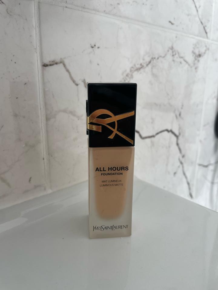 Yves Saint Laurent All Hours Foundation