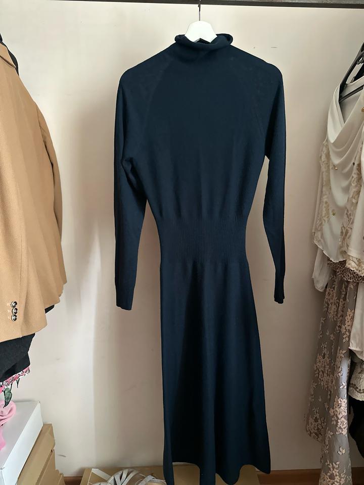 Платье UNIQLO из тонкой шерсти