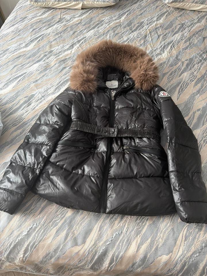 Пуховик Moncler