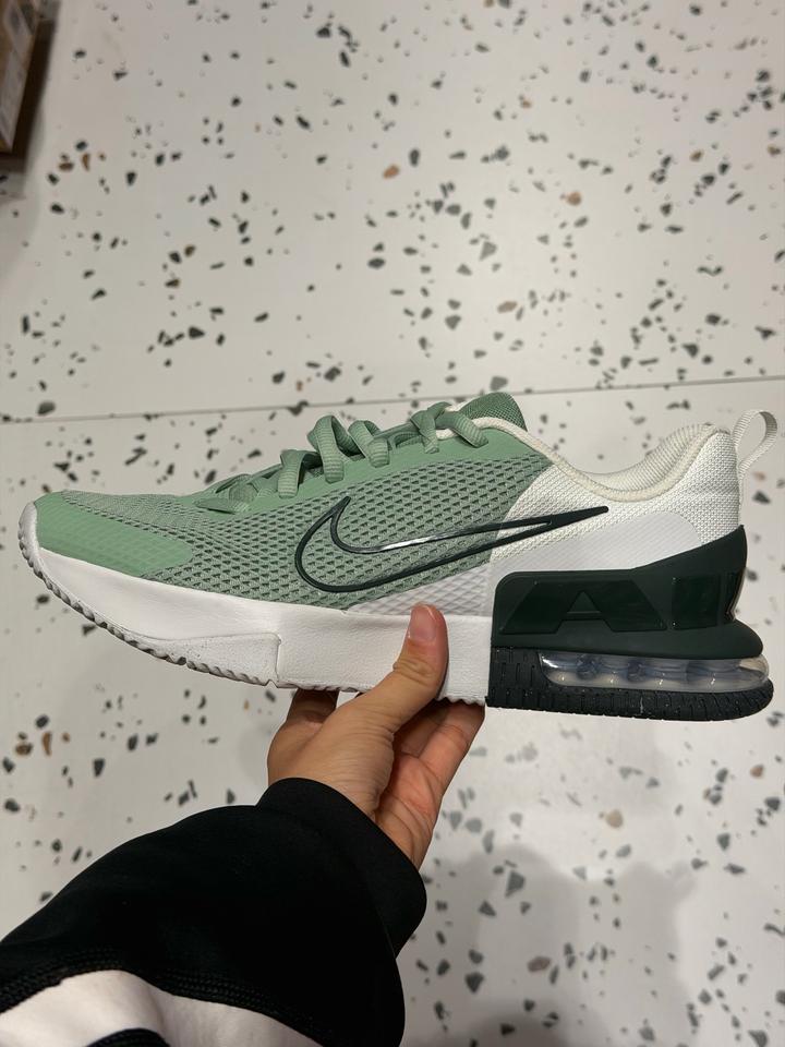 Кроссовки Nike