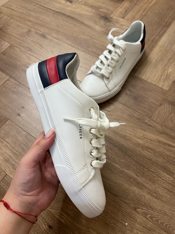 Tommy Hilfiger