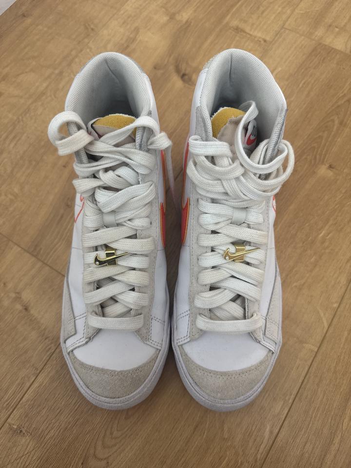 Nike кроссовки высокие