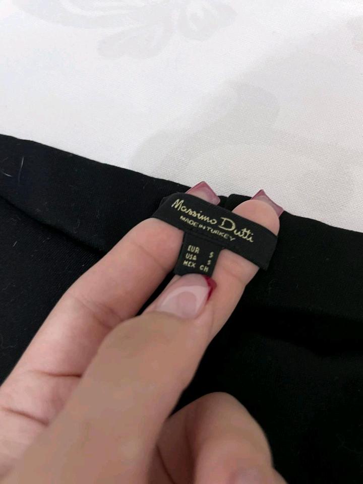 Чёрные брюки от Massimo Dutti с штрипками
