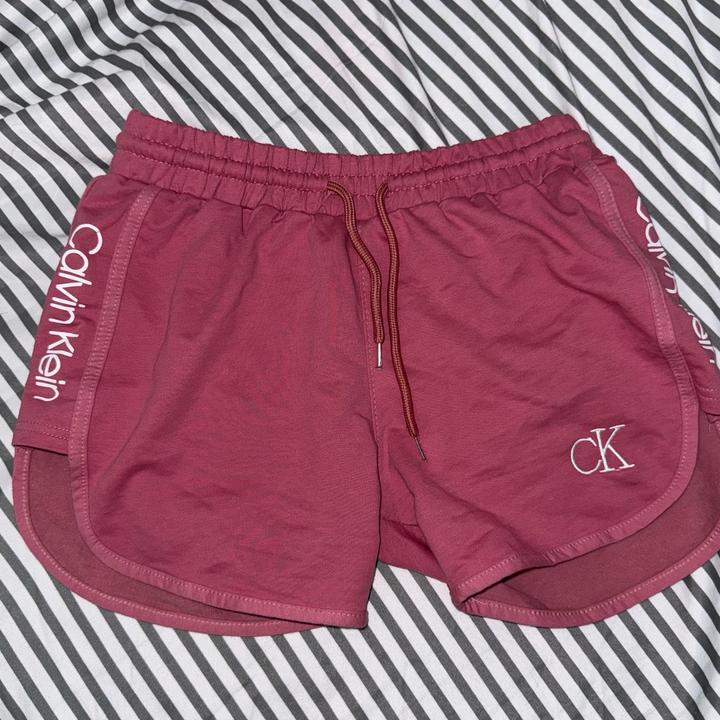 Шорты Calvin Klein розовые