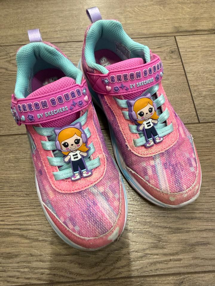 Skechers