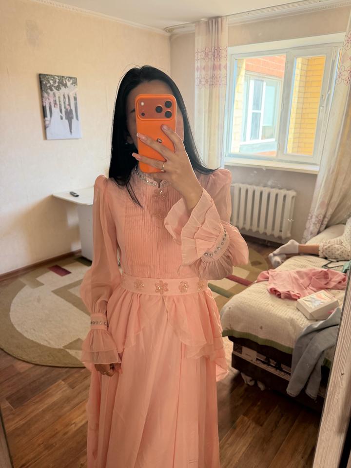 Длинное платье с воланами