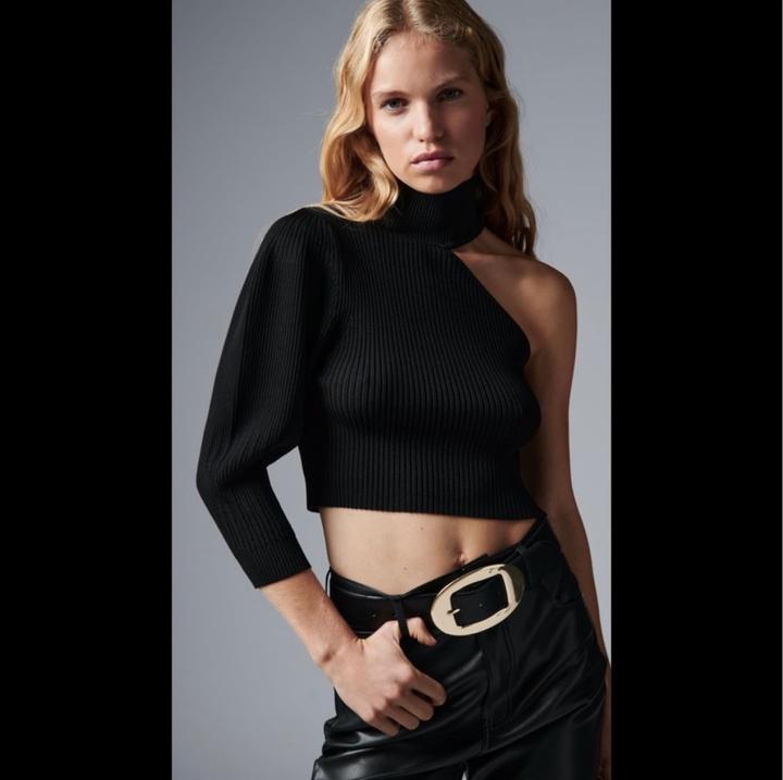 Джемпер с открытым плечом асимметричный черный Zara