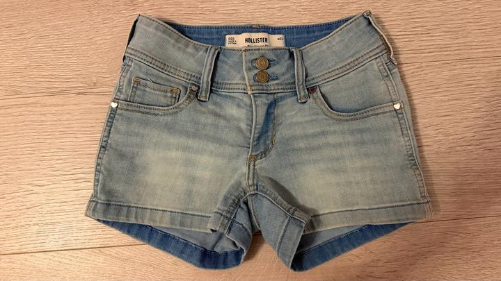 Джинсовые шорты Hollister
