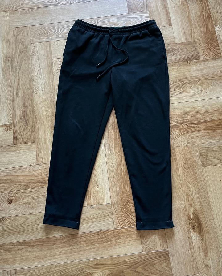 Zara Брюки на резинке черные