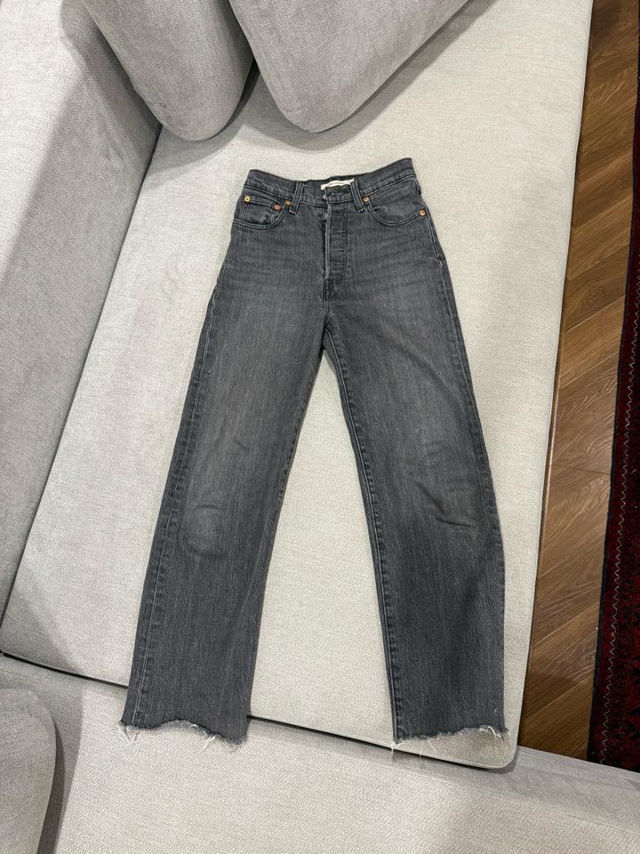 Джинсы Levi's Straight 25 размер