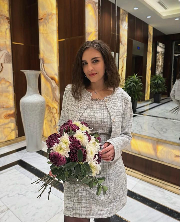 Серое платье