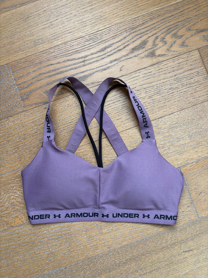 Спортивный топ Under Armour