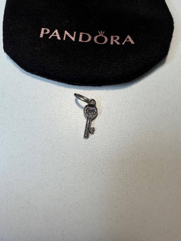 Оригинальный шарм-подвеска Pandora «Ключ к сердцу» (серебро 925)