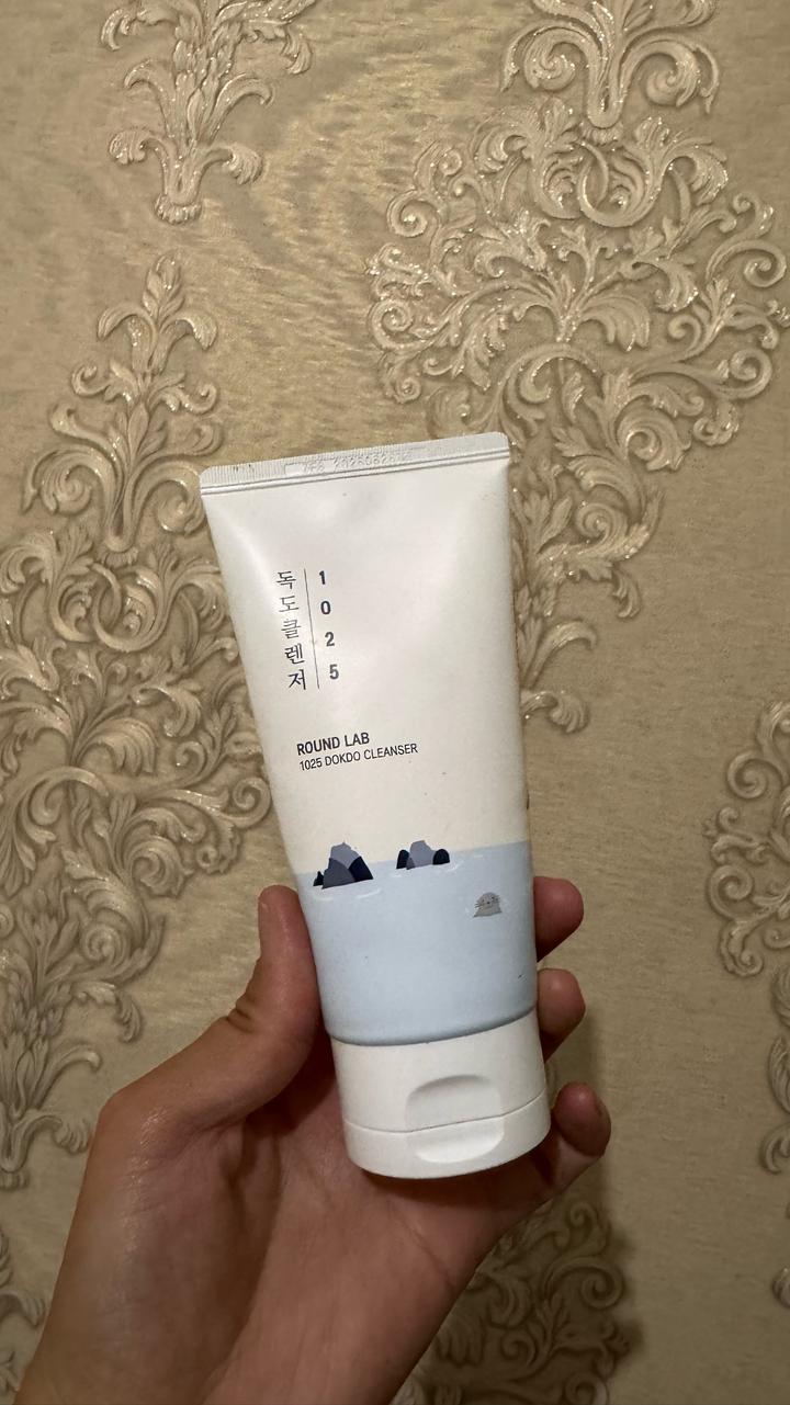 Очищающее средство для лица ROUND LAB 1025 Dokdo Cleanser