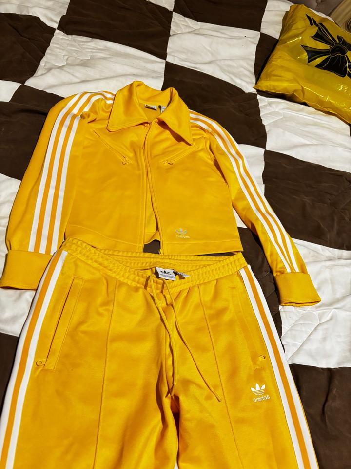 Спортивный костюм adidas