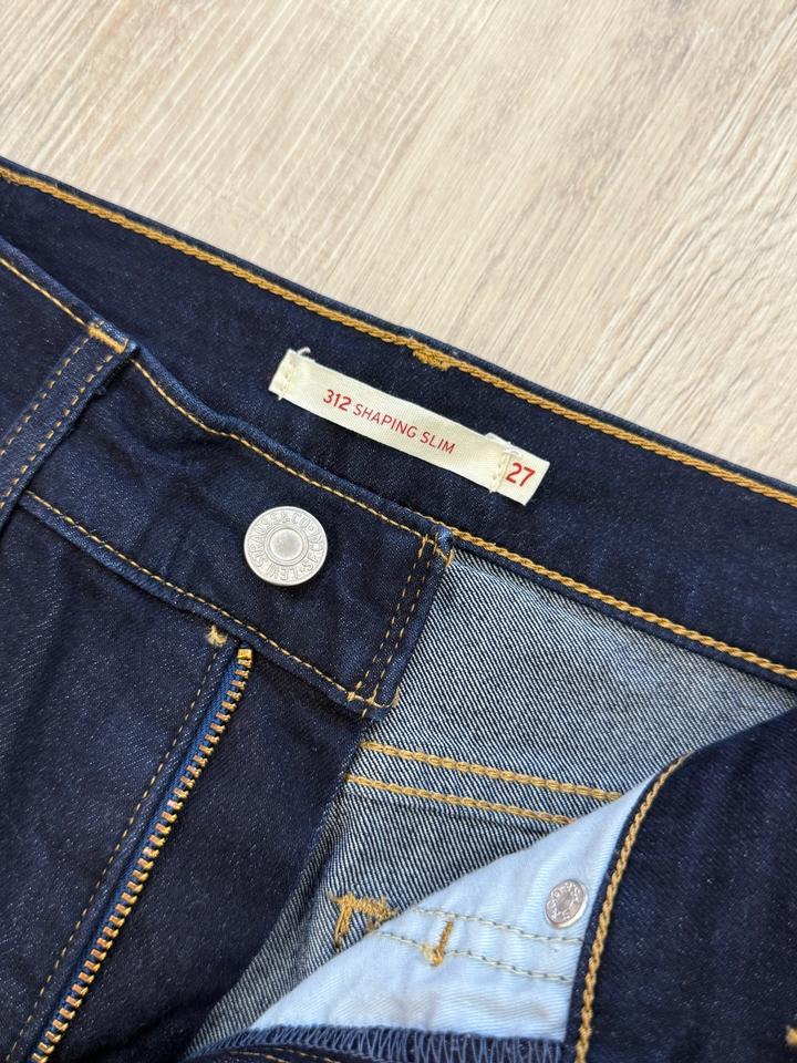 Levi's