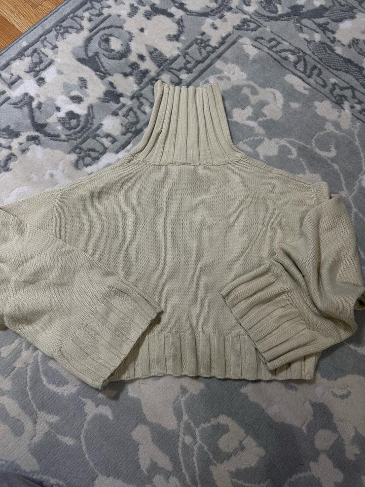 H&M Укороченный джемпер DIVIDED