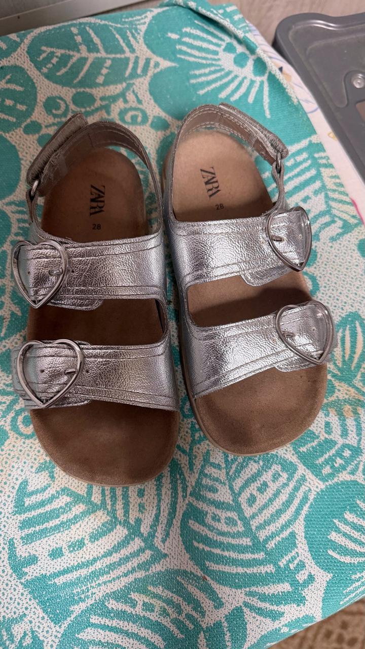 Сандалии Zara