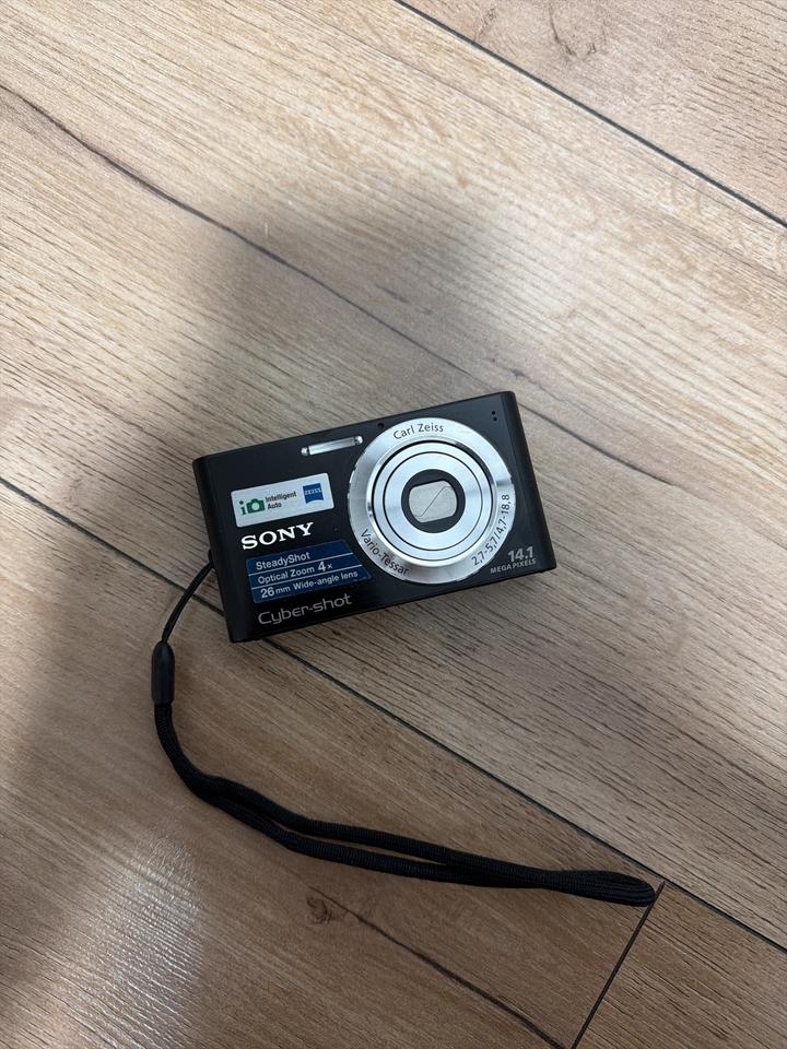 Цифровой фотоаппарат Sony Cyber-shot