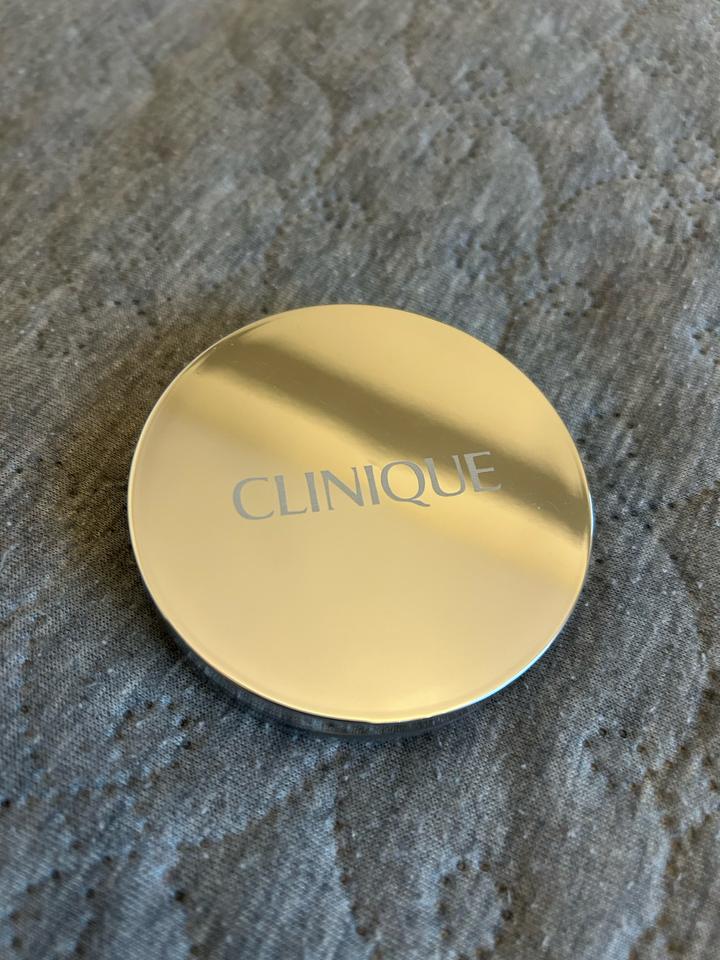 Компактная пудра Clinique Almost Powder Makeup SPF 15