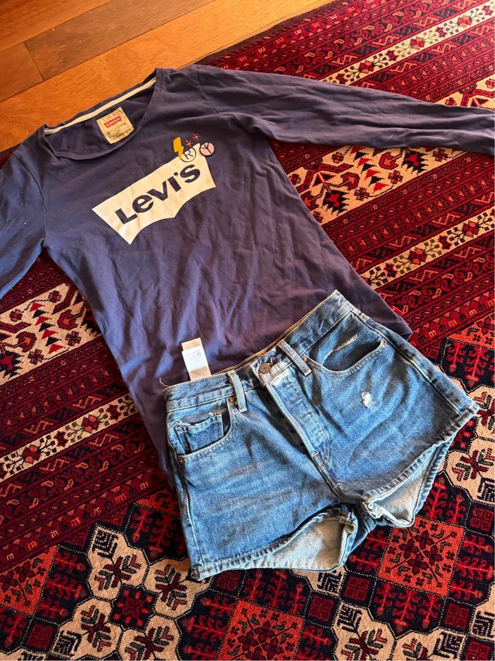 Levi's