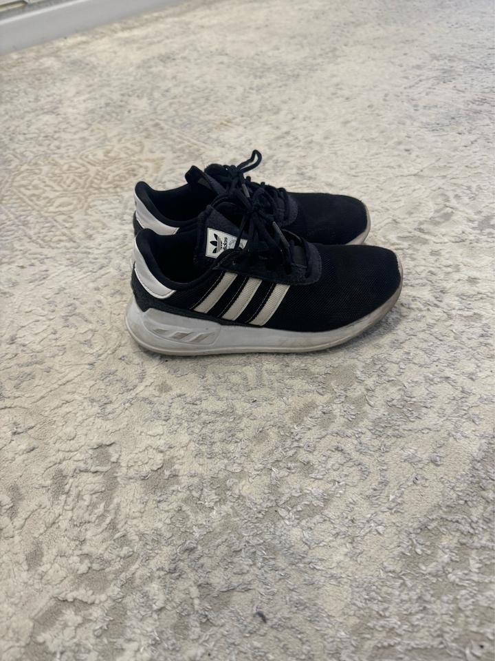 Кроссовки adidas