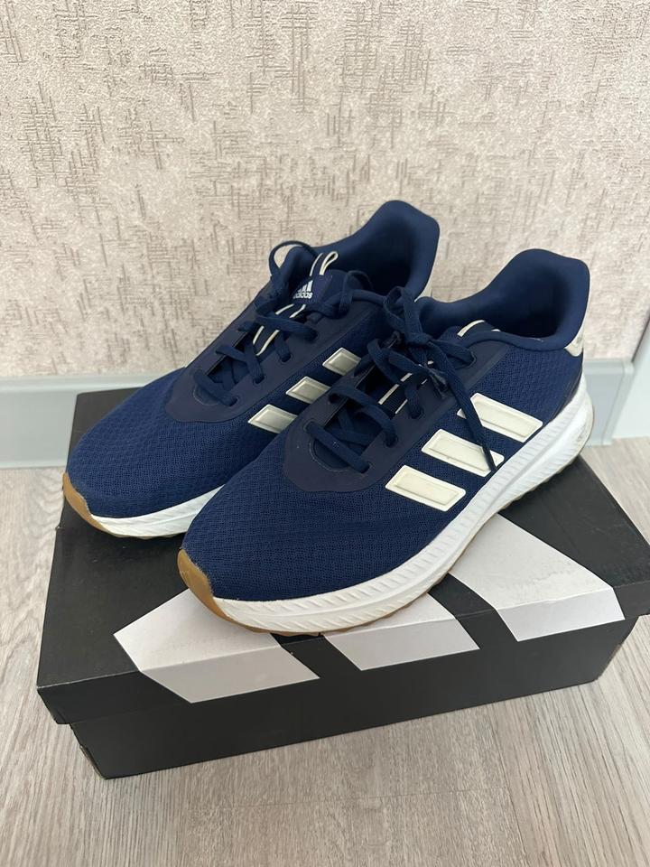 Кроссовки adidas