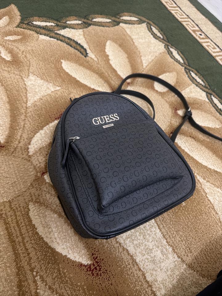 Женский рюкзак GUESS
